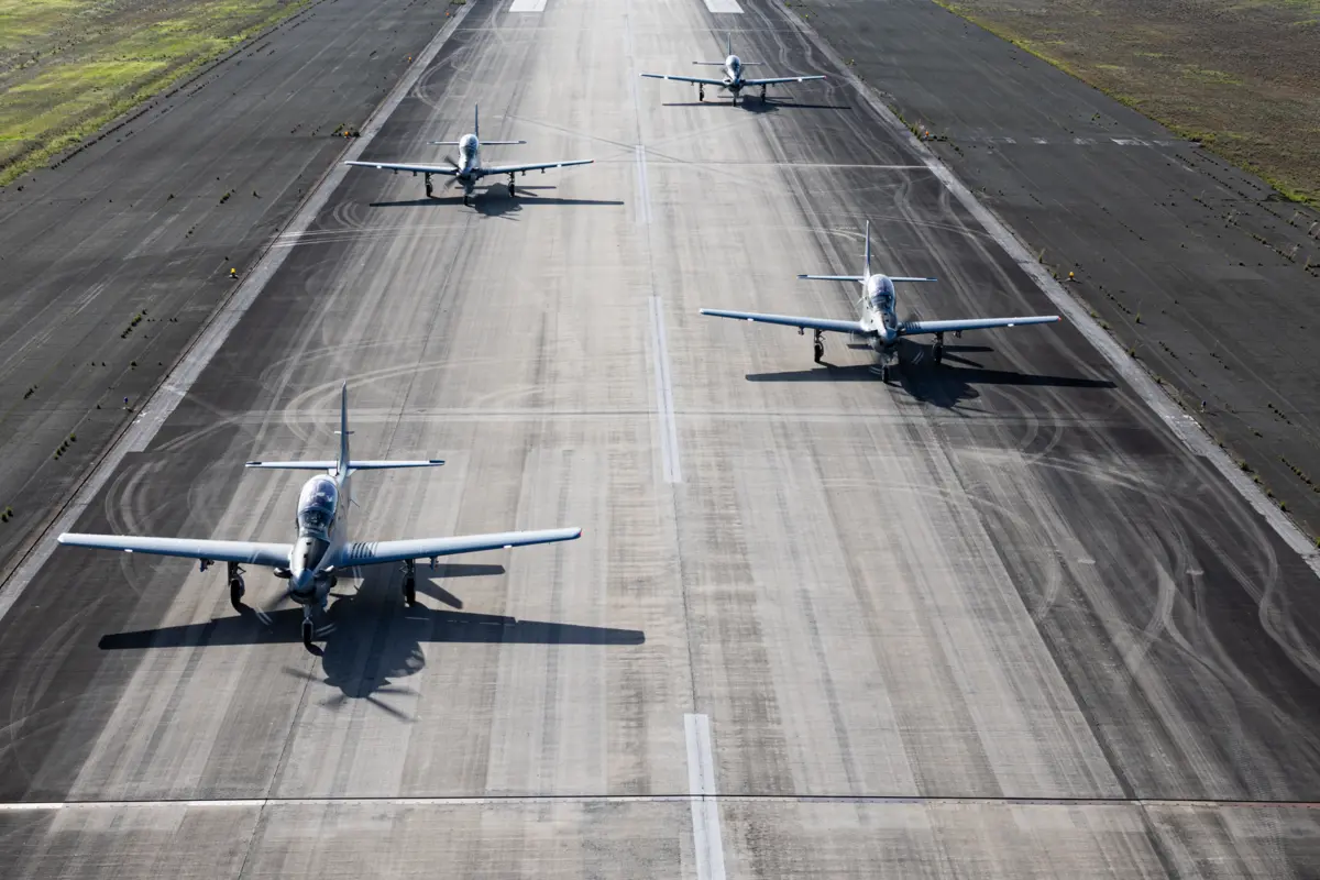 O Governo contratualizou a aquisição de 12 Super Tucano à brasileira Embraer