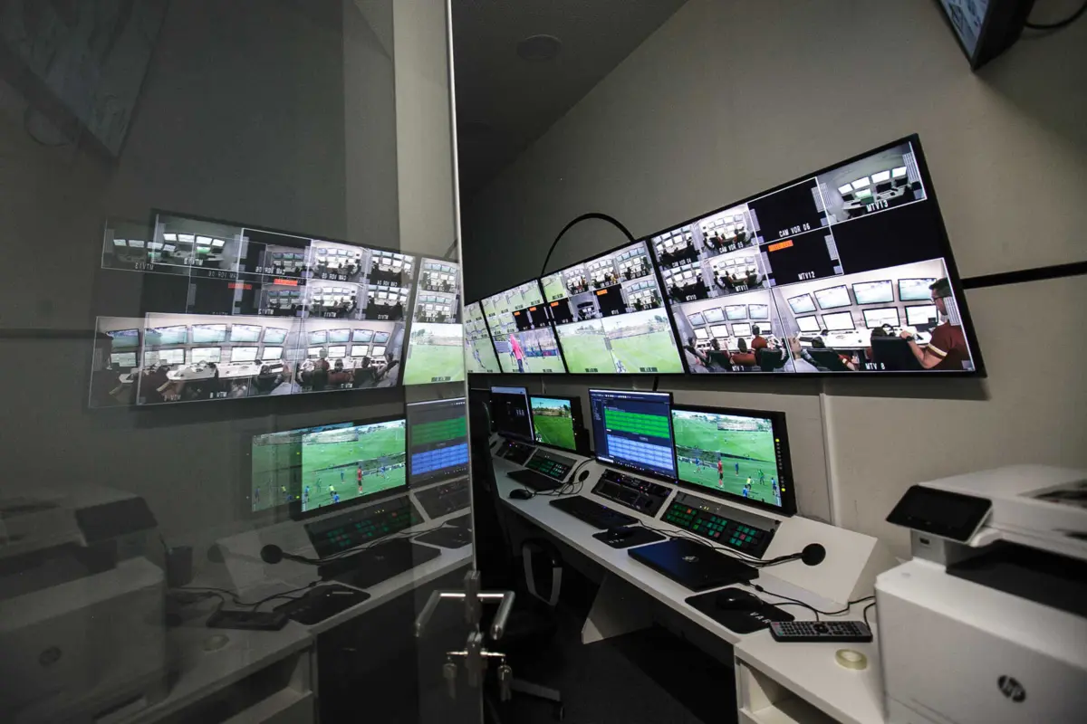 Nomes dos dois árbitros já não se encontram no site da UEFA para o duelo europeu