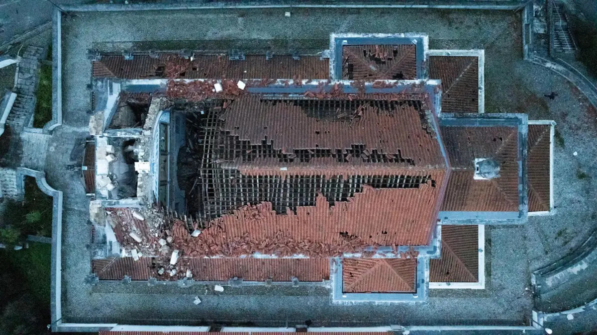 Depressão Kristin conduziu a Planos de Emergência