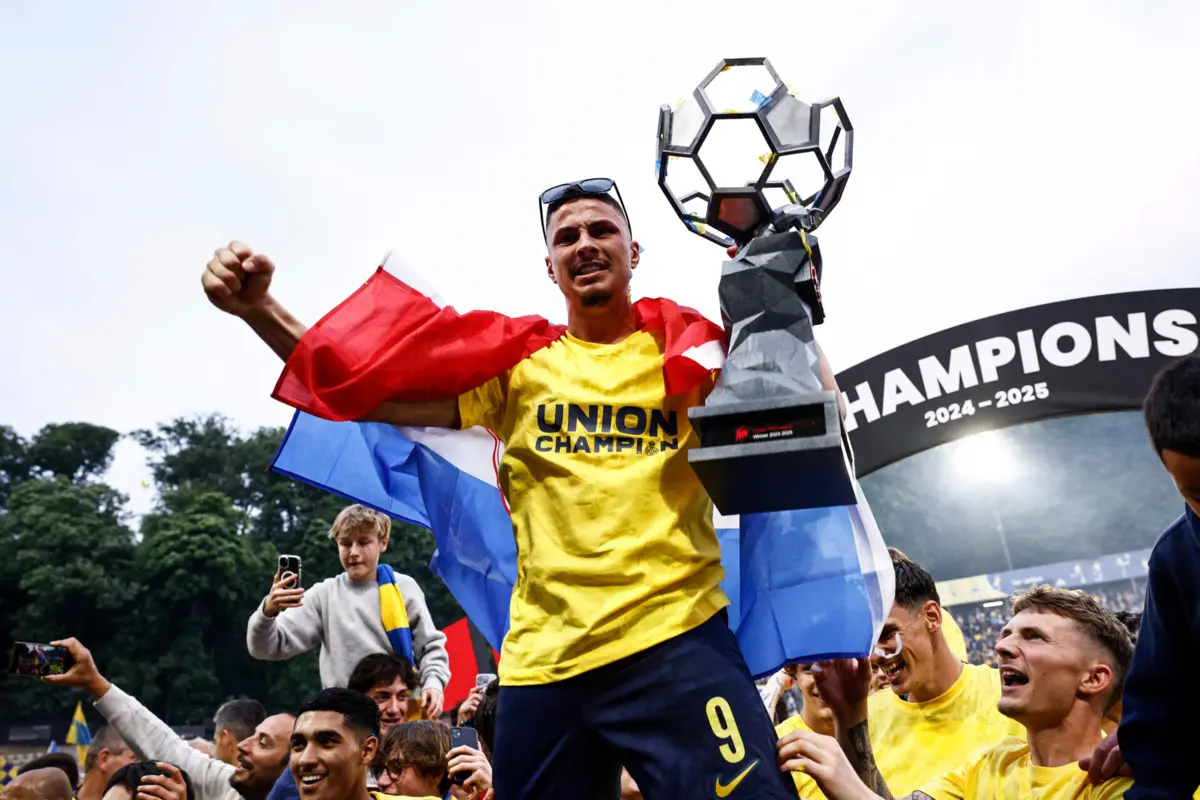 Ivanovic com o troféu de campeão belga