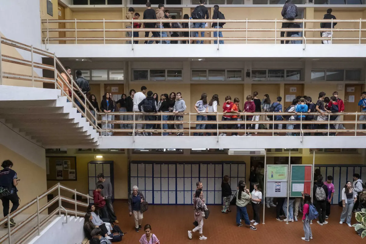 Mais de 270 mil alunos do 4.º, 6.º e 9.º fizeram provas-ensaio digitais de Português, esta semana