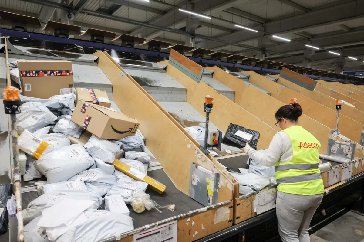 Estações de tratamento dos CTT trabalham com o dobro das encomendas neste período natalício