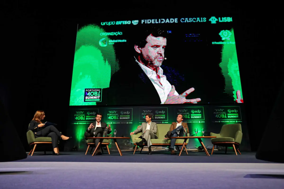 Imagem de contexto do artigo Carlos Silva: “Será mais barato ter autocarros gratuitos do que pagar as multas”