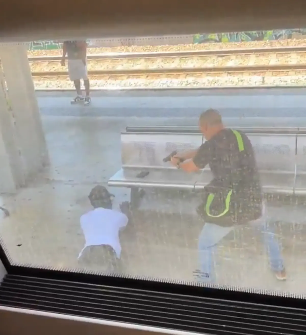 Suspeito, afirma a PSP, tinha comportamentos desordeiros dentro da composição