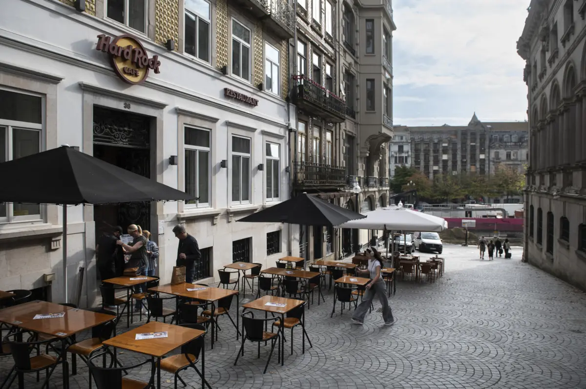 Café do Porto dista cerca de 40 metros da Avenida dos Aliados
