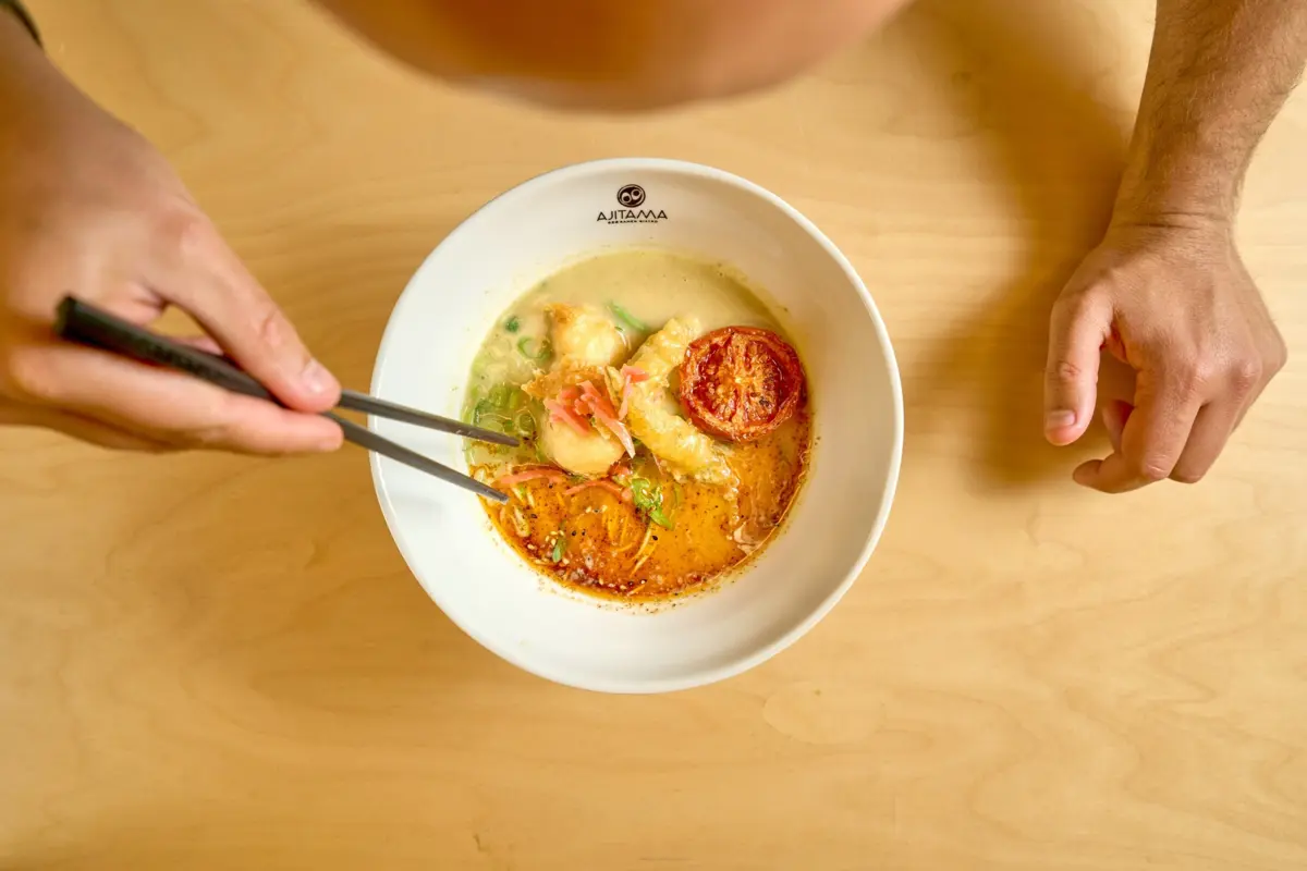 O novo ramen plant-based do Ajitama.