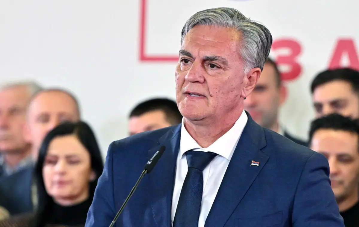 Sinisa Karan, o candidato do partido SNSD do ultranacionalista pró-russo Milorad Dodik