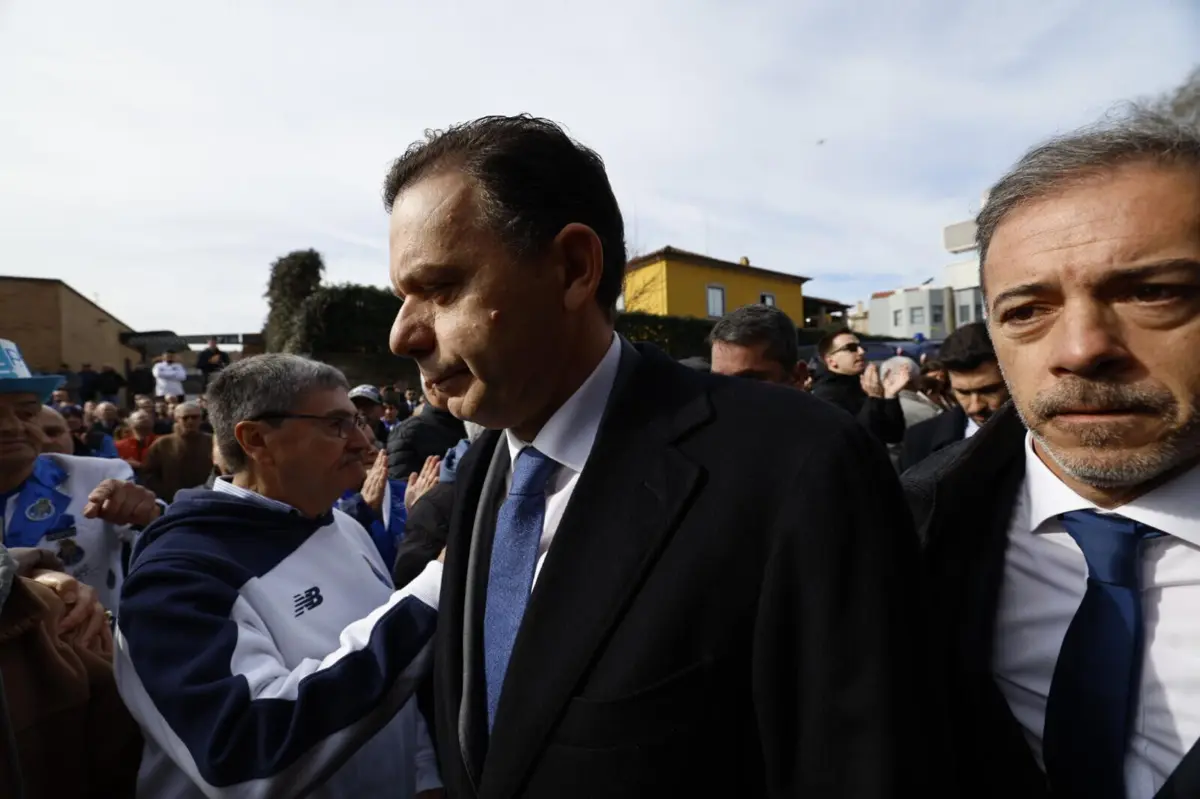 Igreja das Antas com bastante afluência para o funeral de Pinto da Costa