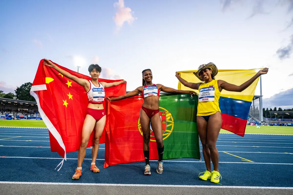 Agate de Sousa com a chinesa Xiong Shiqi e a colombiana Natalia Linares
