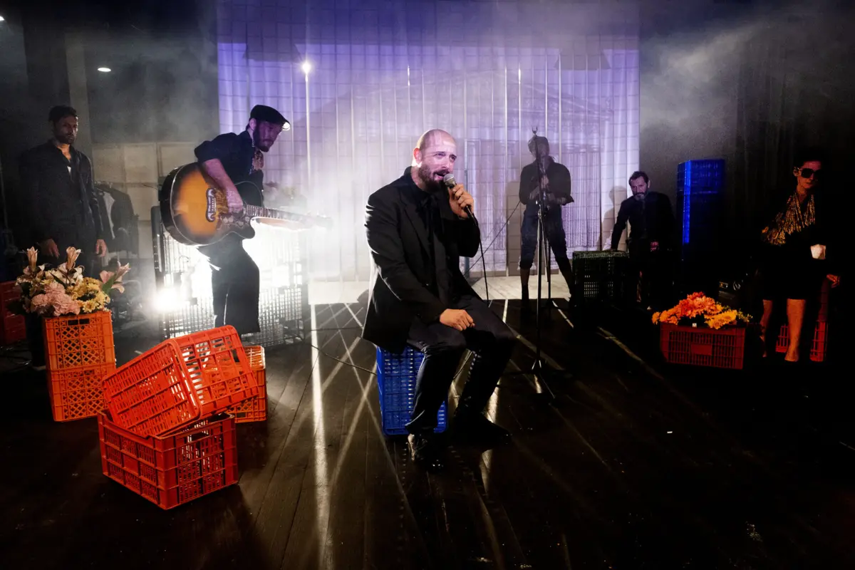 Elenco de “A ascensão de Arturo Ui” integra Diana Sá, Eduardo Breda, Gonçalo Fonseca, Luísa Guerra, Pedro Couto e Valdemar Santos.
