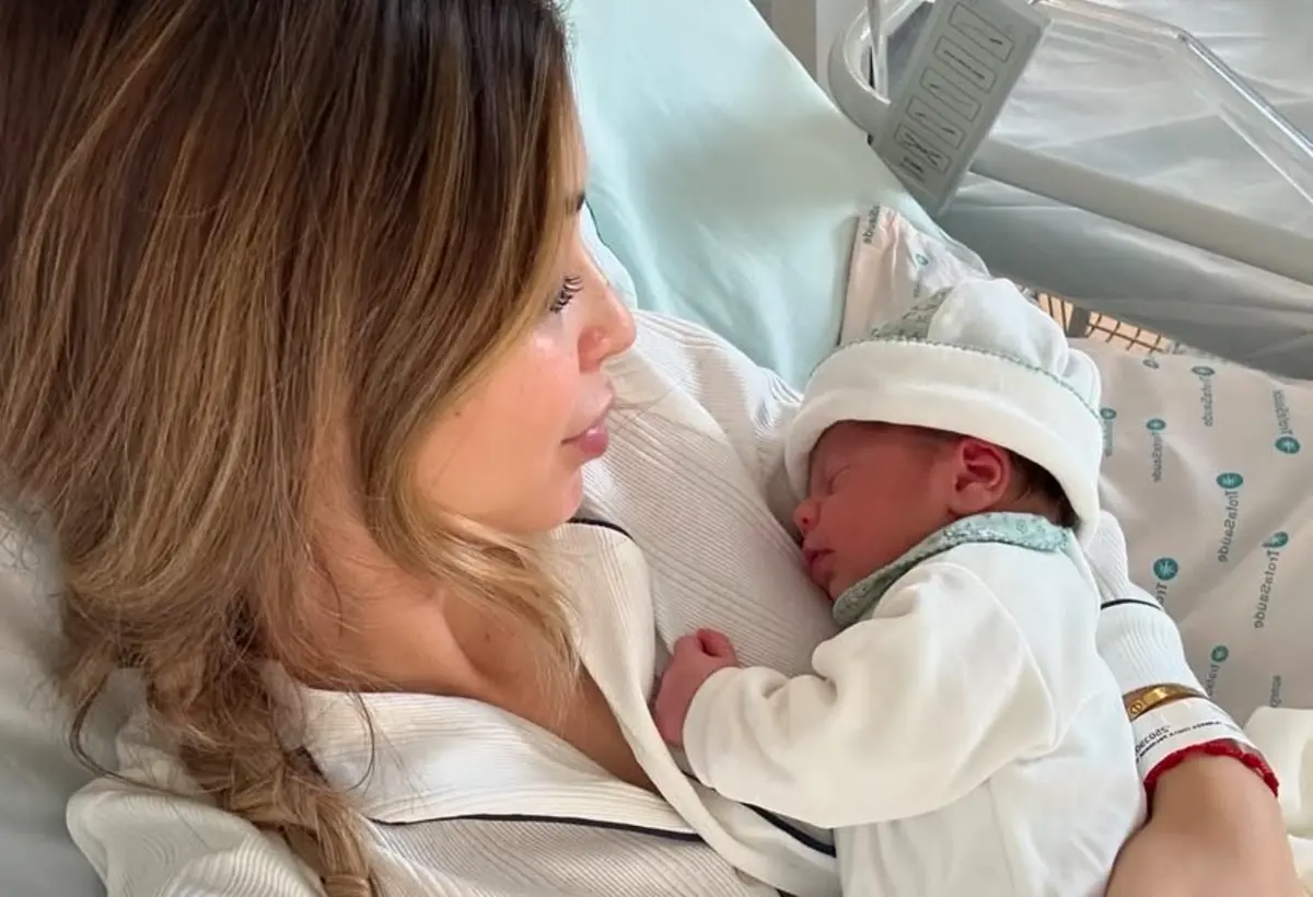 Patrícia Palhares com o filho recém-nascido, que se chama Francisco Maria