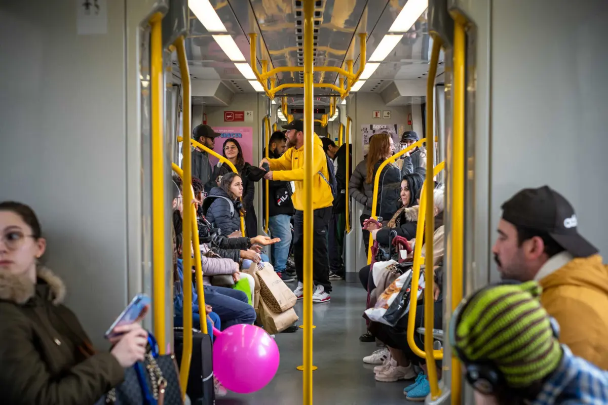 Imagem de contexto do artigo Passe gratuito para todos os jovens até 23 anos pode ser usado a partir de domingo