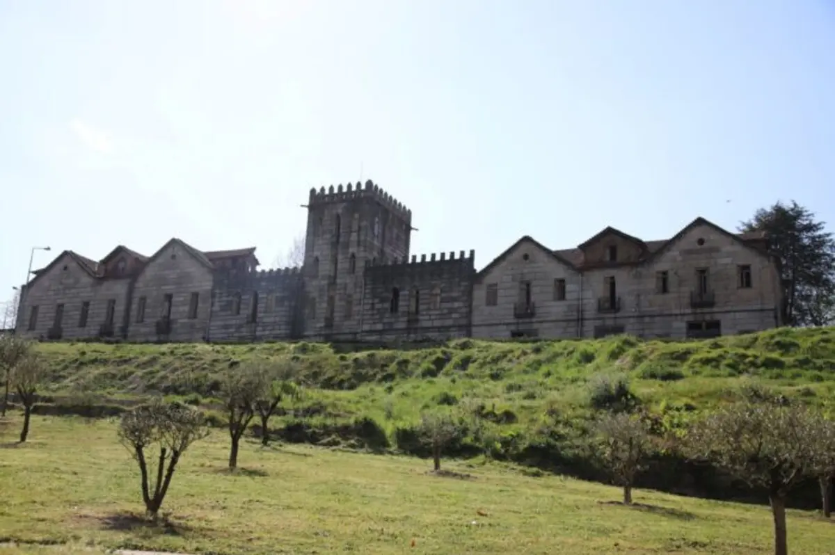 O castelo estava a ser reabilitado para acolher o museu da luta pela independência administrativa