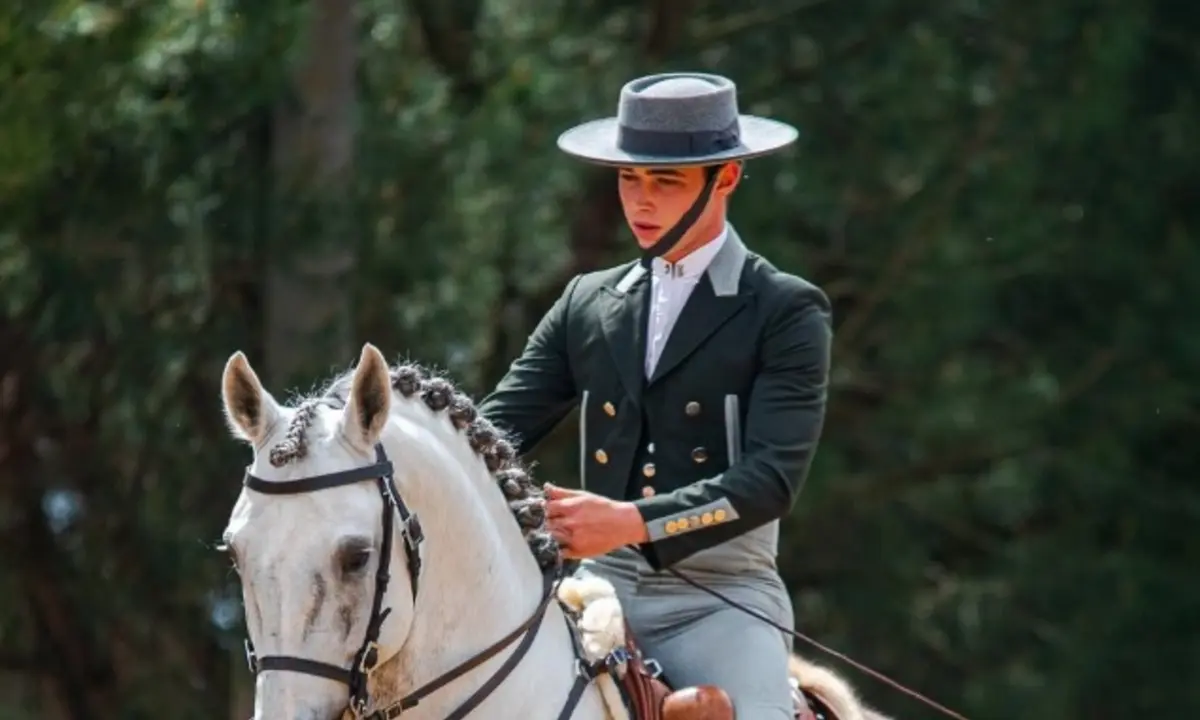 Rui Pedro Moreira dá aulas no Centro Hípico Lebreiro, na Azambuja