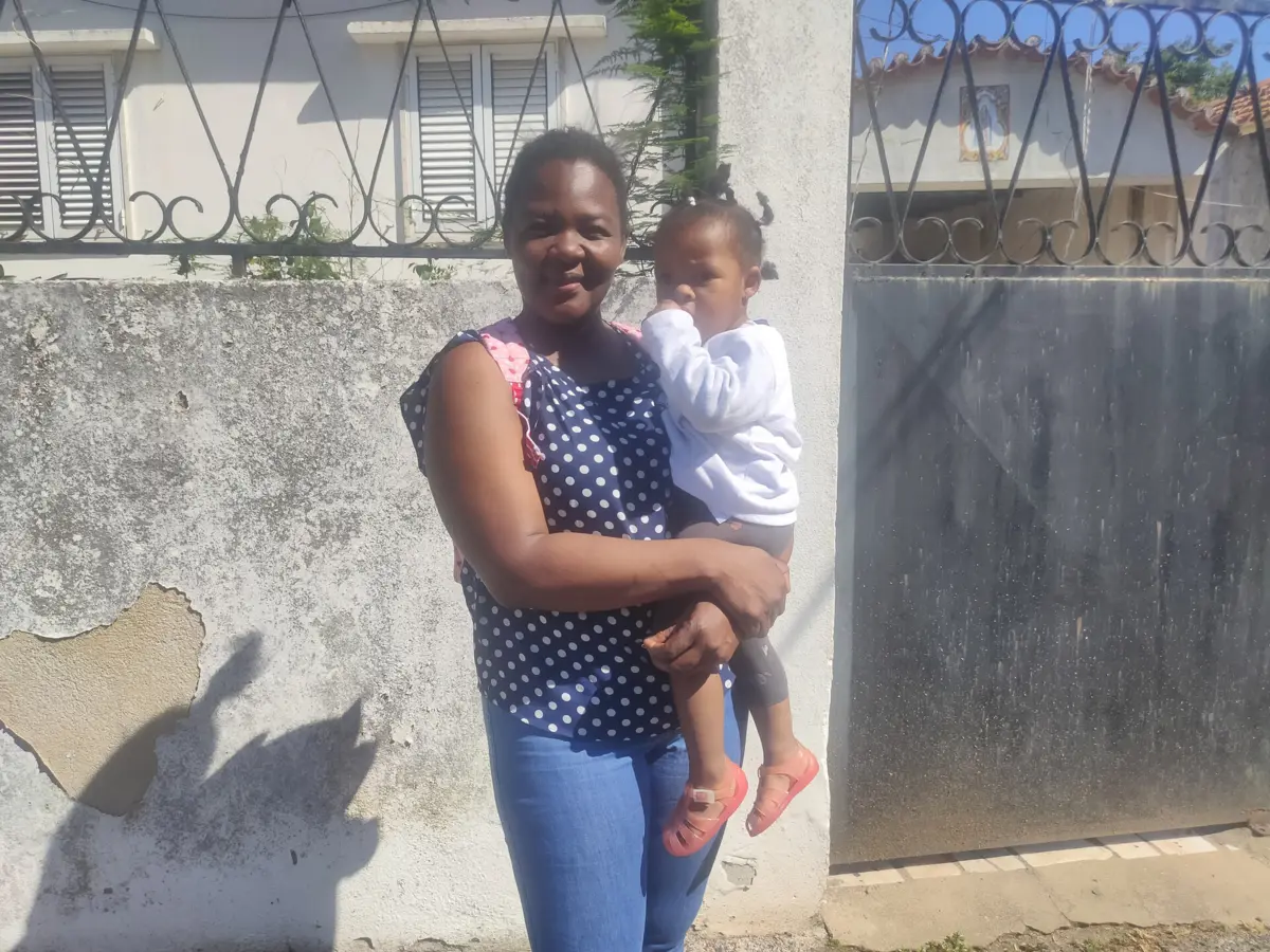 Albertina Keteculo com a filha, Ariany