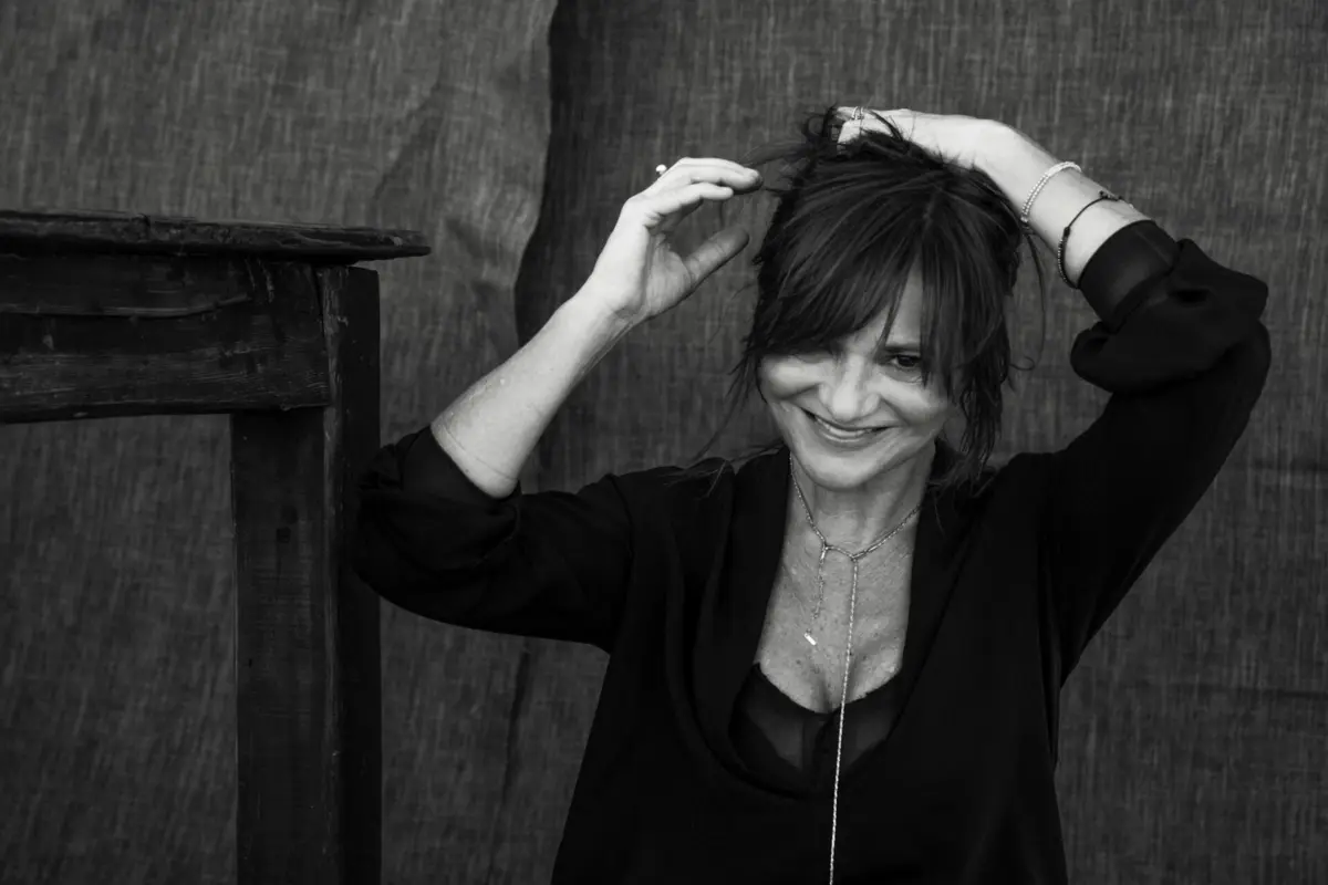 "A música tem poderes de máquina do tempo", diz Mafalda Veiga ao JN