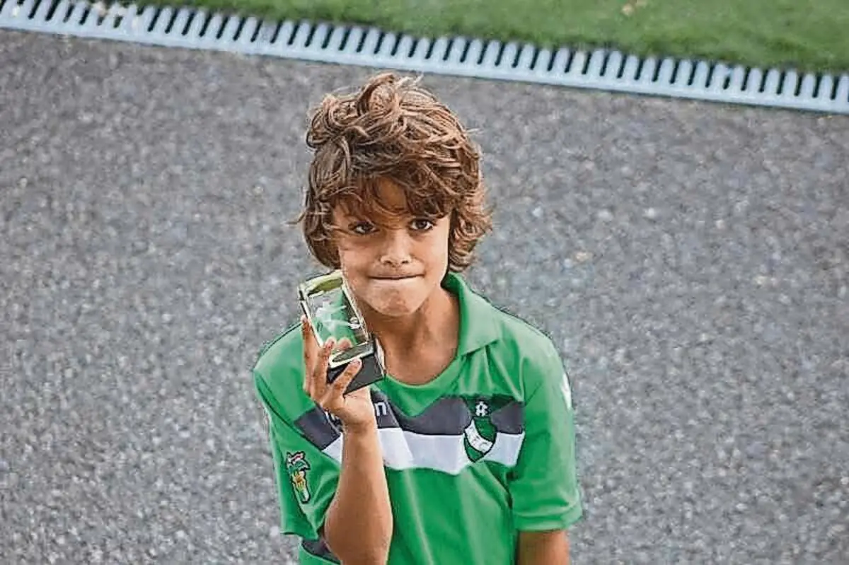 Aos quatro anos, Rodrigo Mora preferia ver futebol na televisão do que brincar