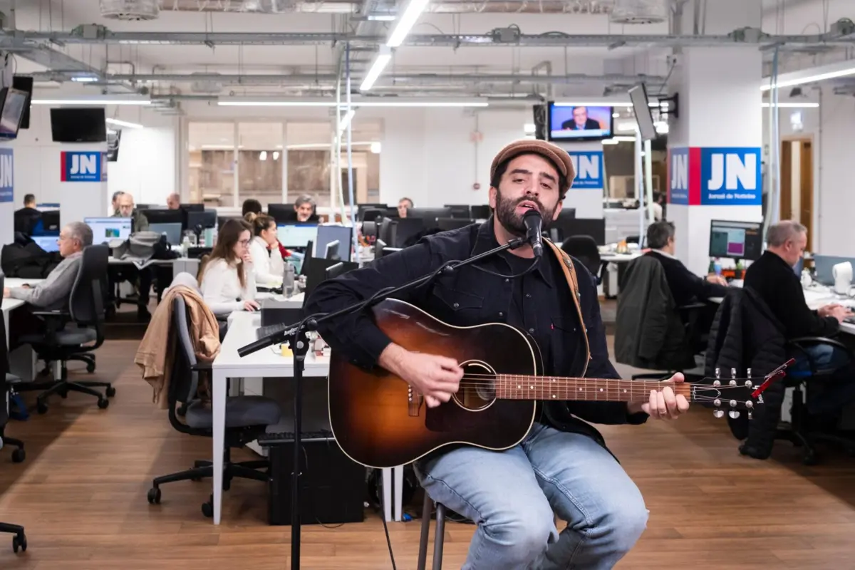 "Esta é, agora, a melhor parte: tocar ao vivo depois de meses sozinho no quarto a compor", disse Cristovám ao JN