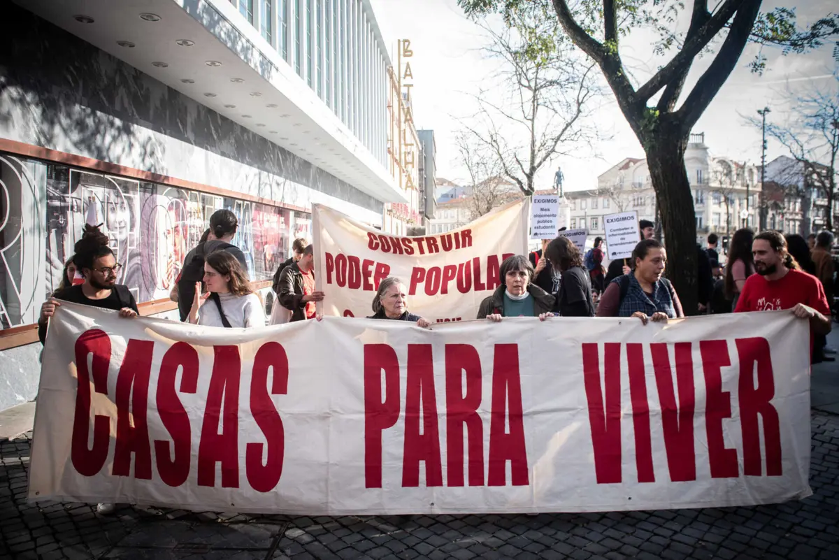 Manifestação pela habitação, no Porto, no início do ano
