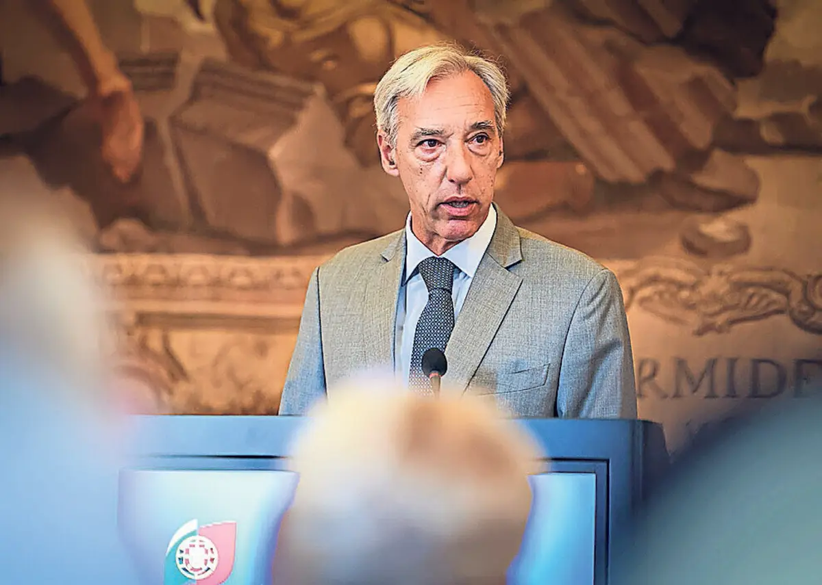 Ministro é chamado ao Parlamento pela Oposição para esclarecer casos polémicos