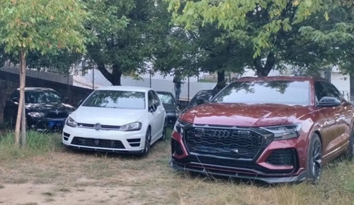 Viaturas apreendidas pela GNR em Leça da Palmeira, em Matosinhos