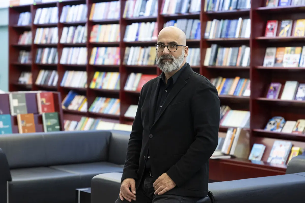 Valter Hugo Mãe entregou-se à escrita de “Educação da tristeza” para homenagear os seus mortos