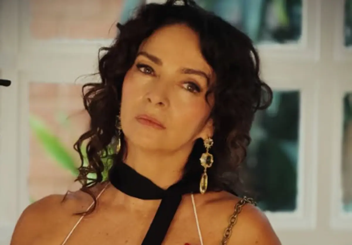 Atriz Cláudia Ohana celebou o 63º aniversário de forma original