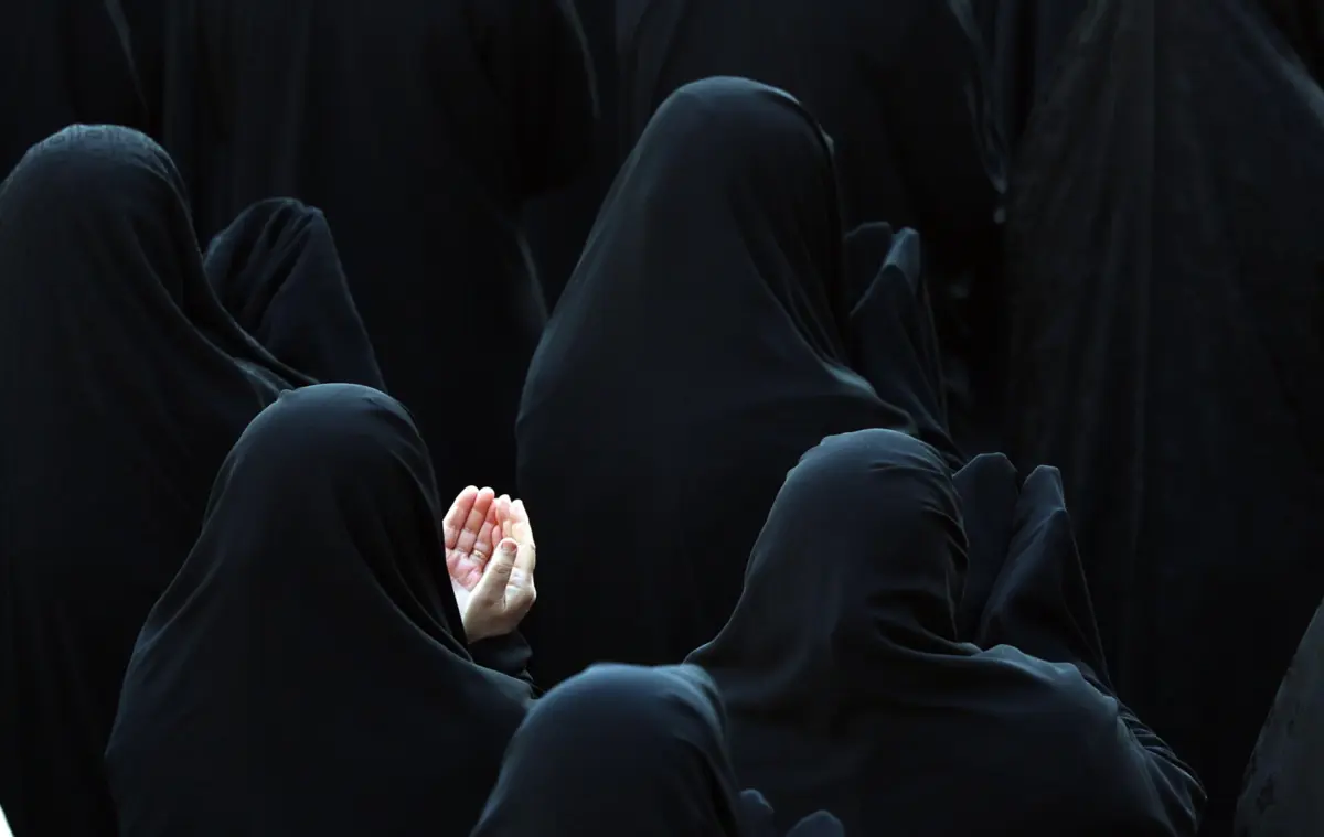 epa12526949 Iranian women pray during the rainfall prayer at the Saleh Shrine in northern Tehran, Iran, 14 November 2025. Iranians held a prayer for the rainfall in many cities across the country as Iran is facing water shortage crisis. EPA/ABEDIN TAHERKENAREH