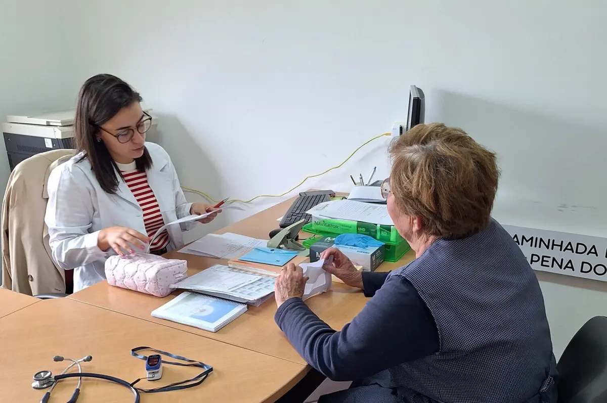 Uma vez por mês, o espaço da Junta de Freguesia transforma-se no consultório de Mariana