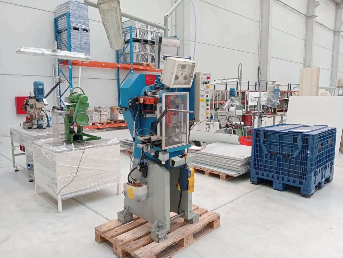 Equipamentos da empresa insolvente estão a leilão