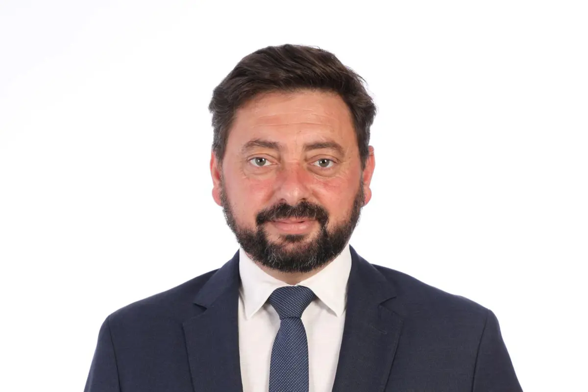 Natural de Ovar, Henrique Araújo nasceu em Esmoriz