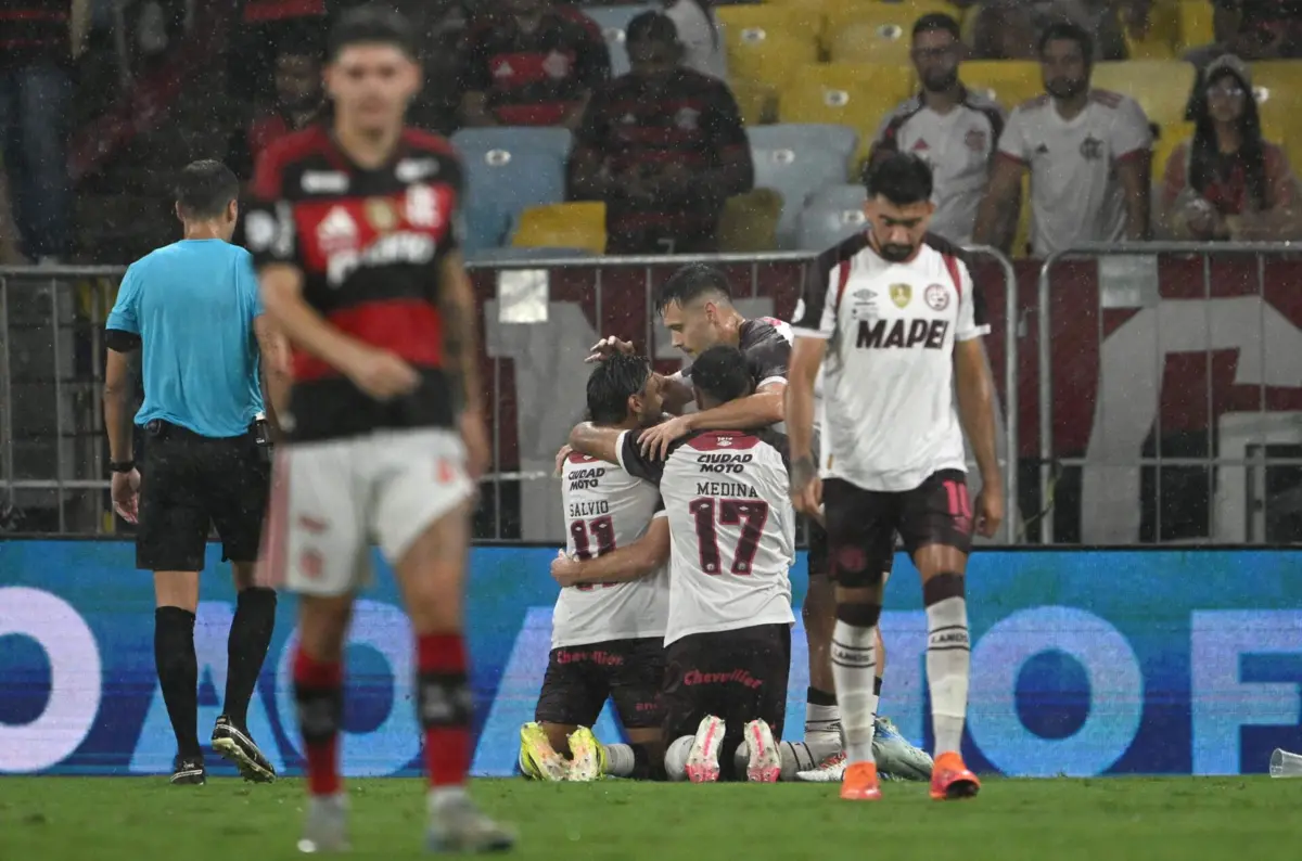 Lanús surpreendeu Flamengo
