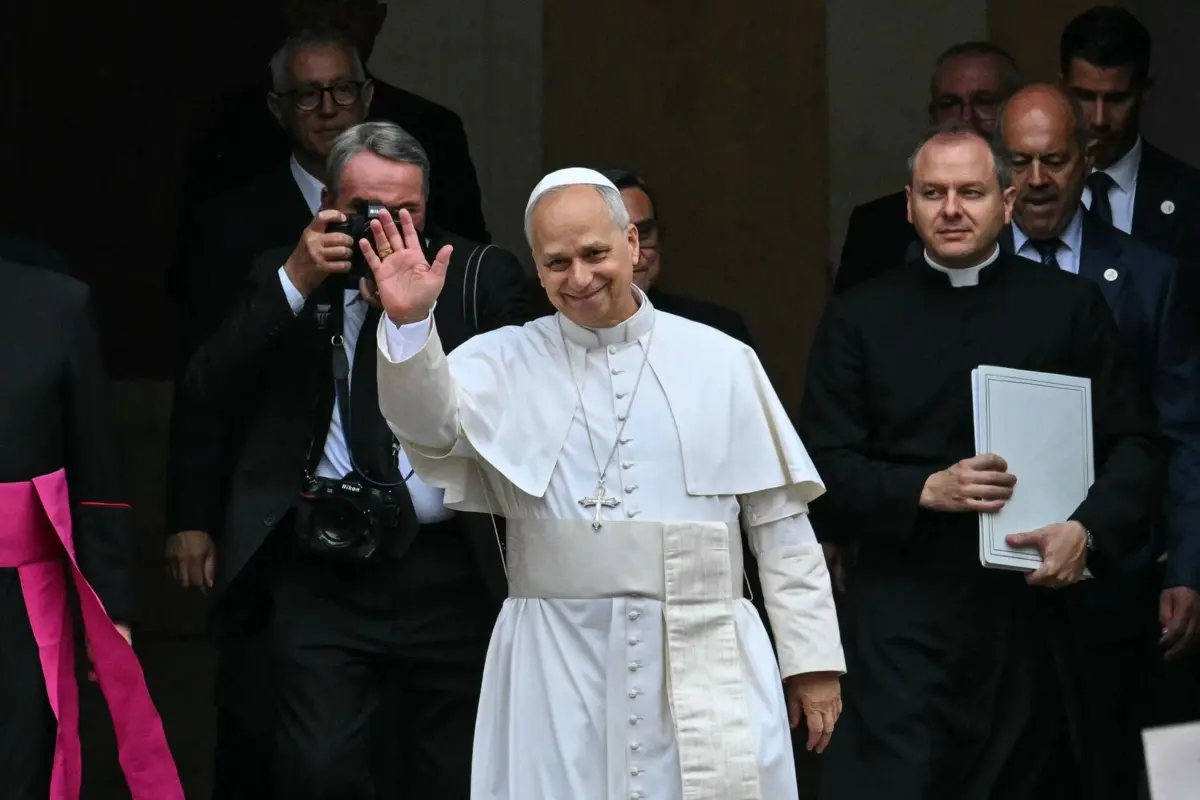Pela primeira vez na história moderna, um papa vai partilhar a sua residência oficial