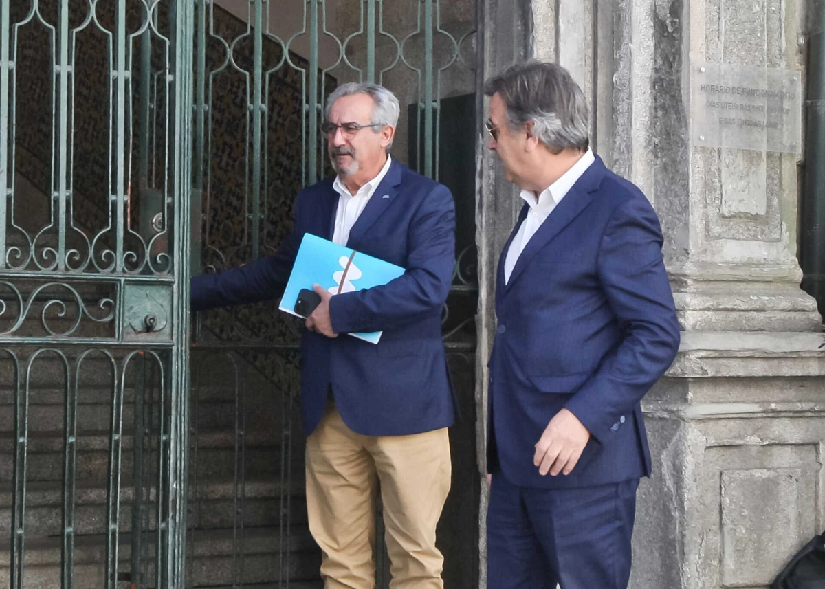 Correia Pinto (à esquerda) com o seu advogado