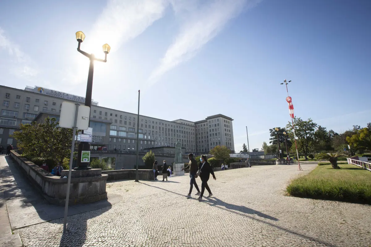 Septuagenária está internada, em estado grave, no Hospital Santa Maria