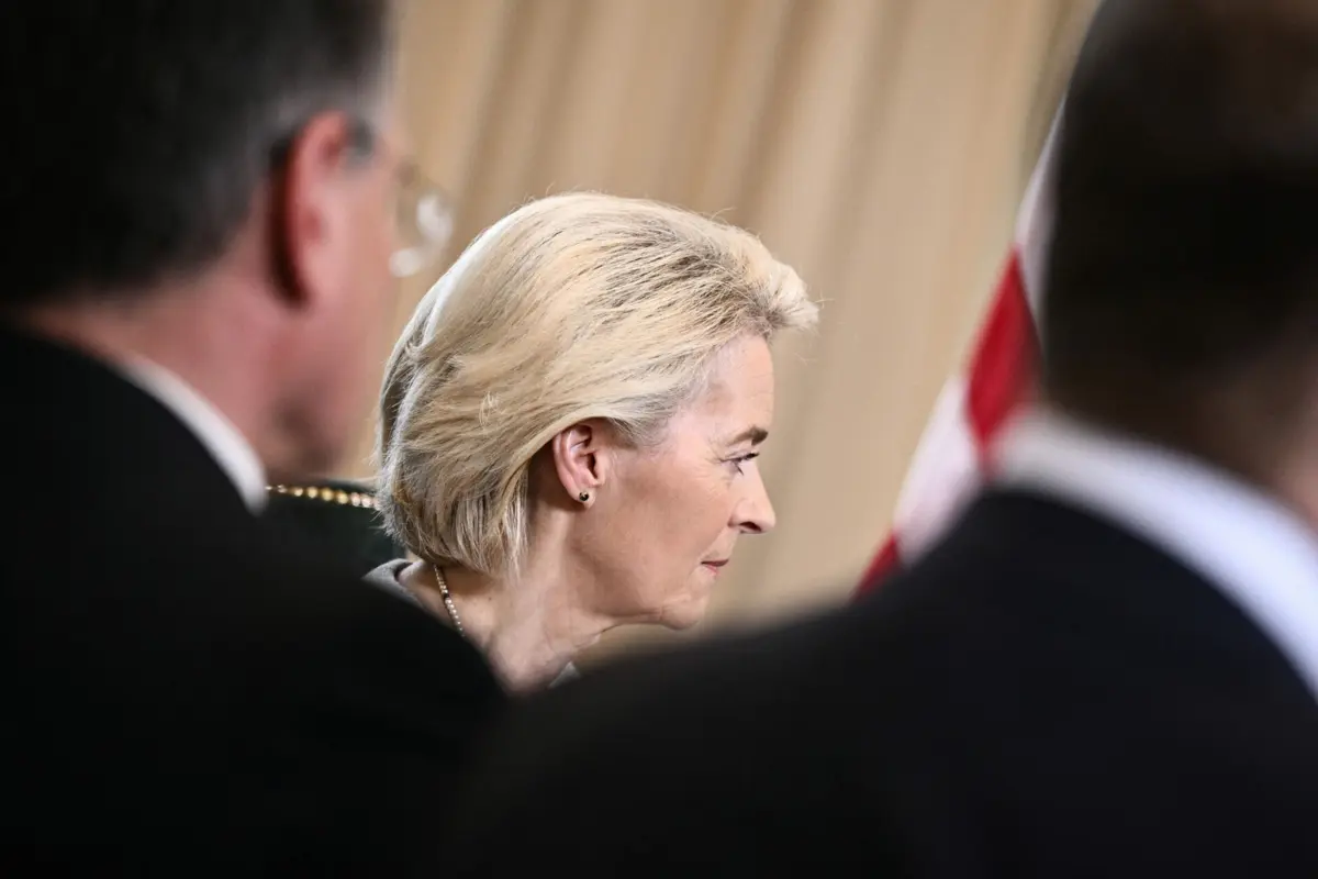 Ursula von der Leyen assinou acordo com o presidente dos EUA este domingo