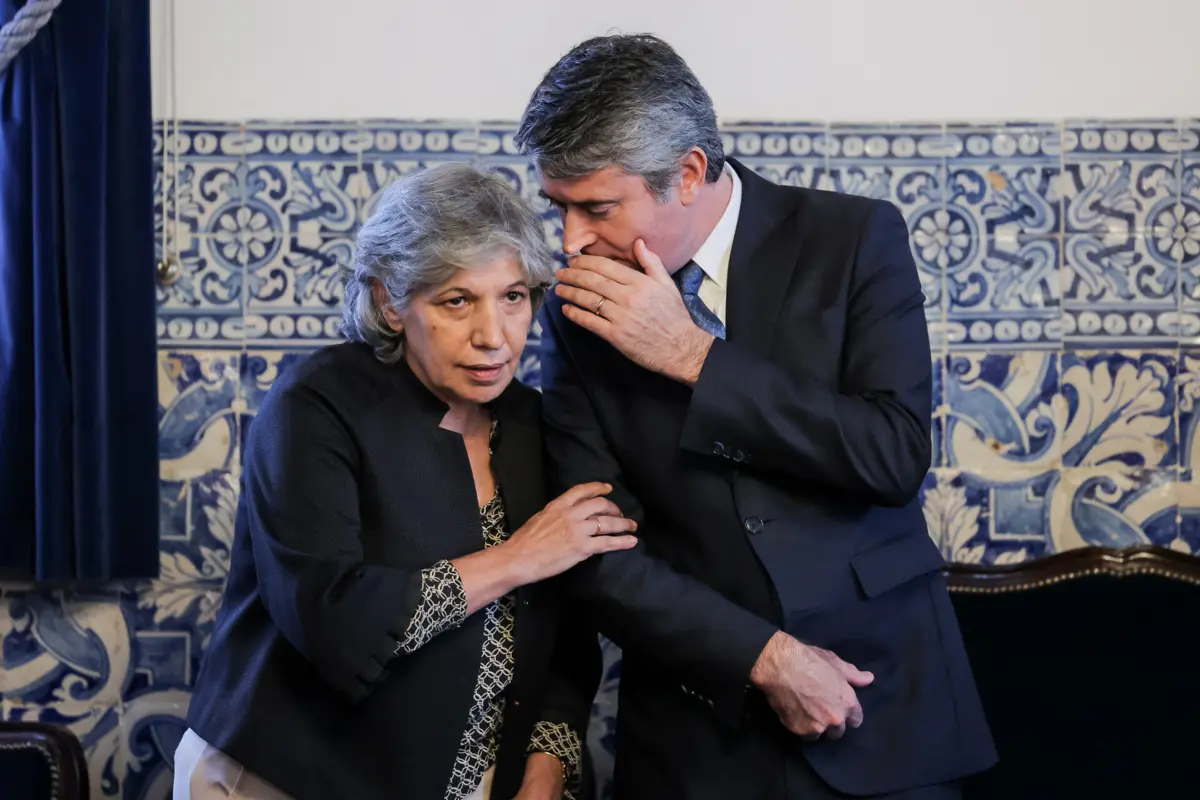 Isabel Oneto ladeada pelo ministro da Adminsitração Interna