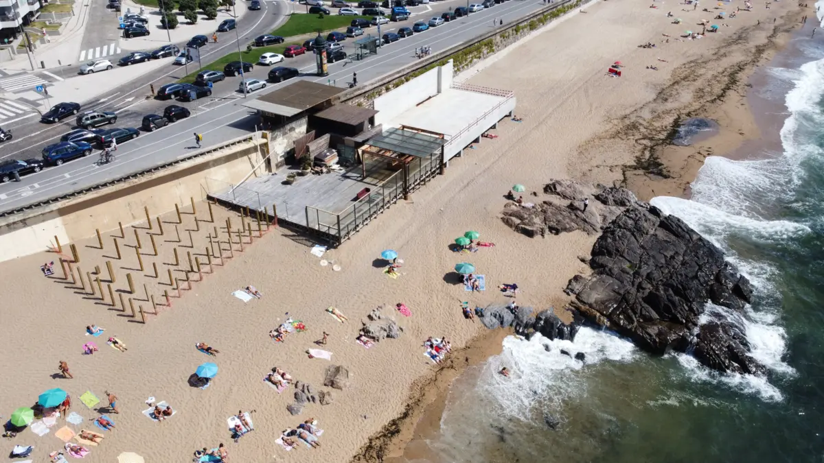 Construção na Praia do Ourigo