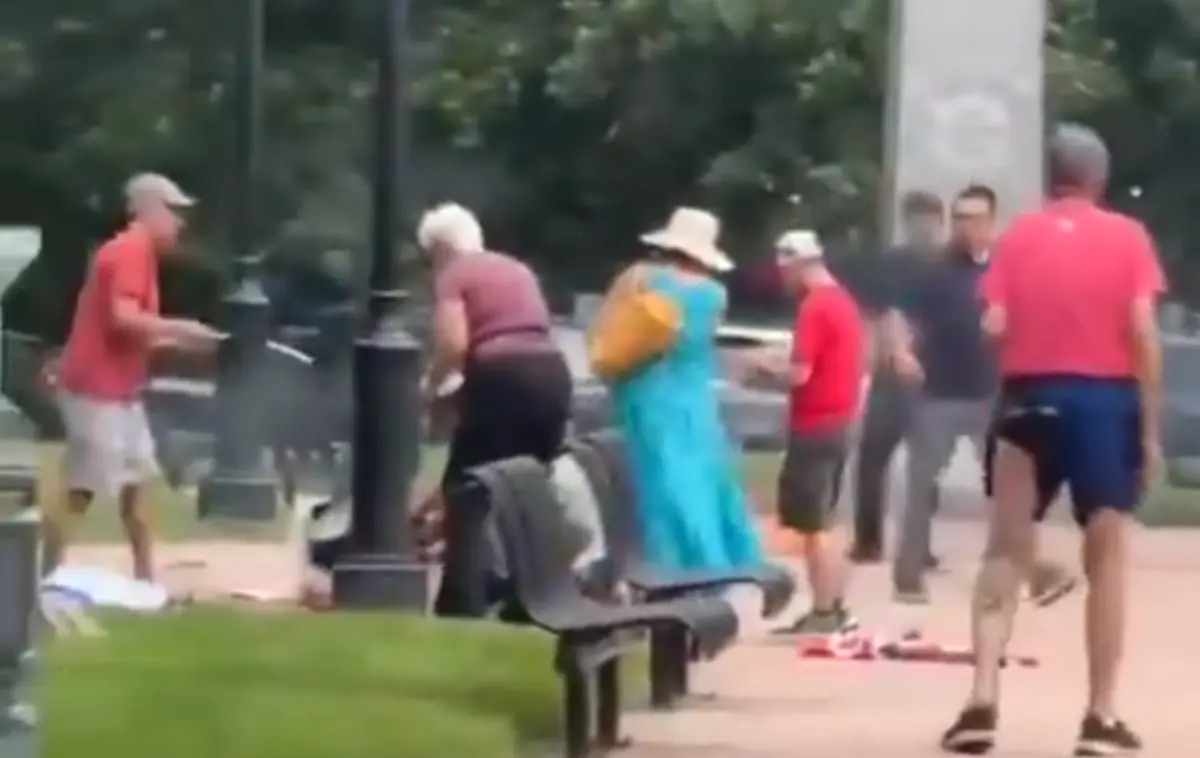 Imagem de contexto do artigo Detido homem que ateou fogo a manifestantes no Colorado. FBI fala em "ataque terrorista"