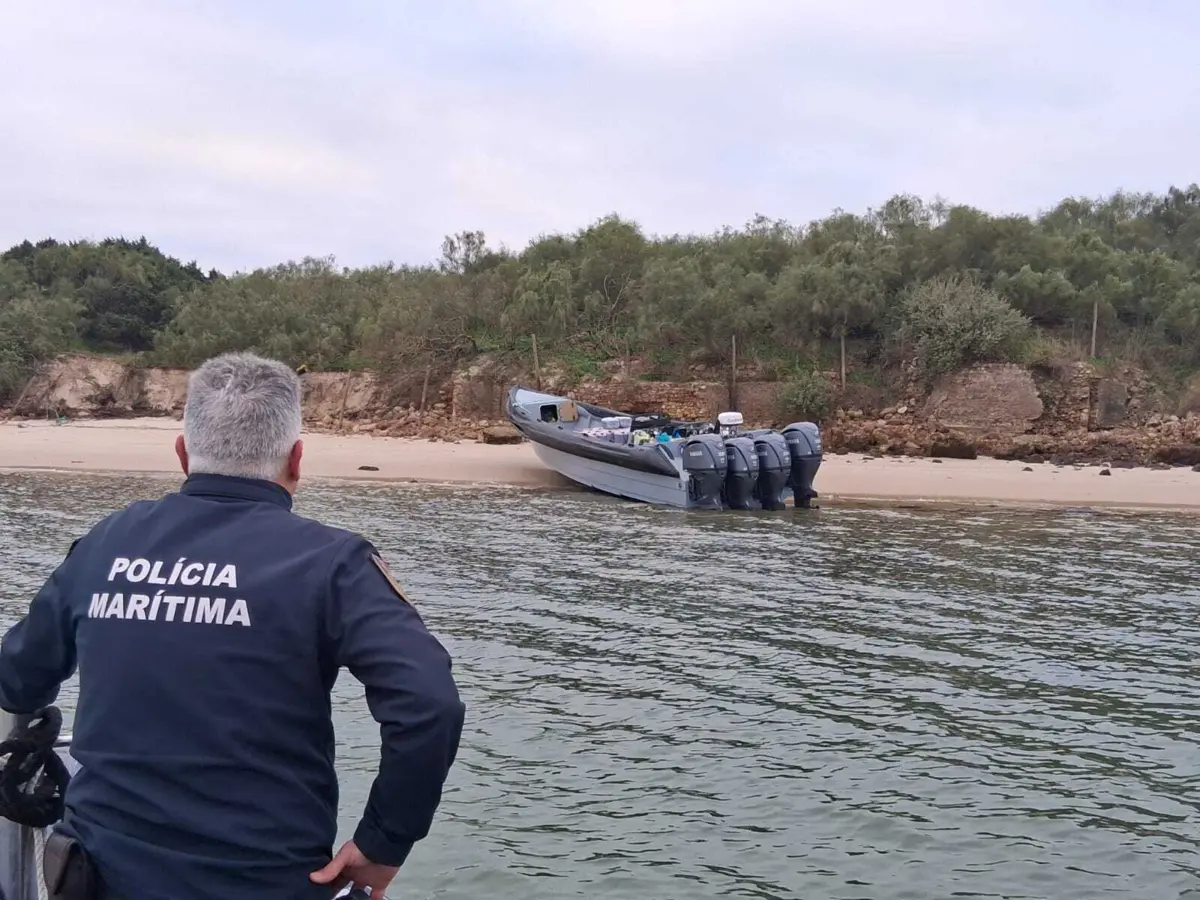 Embarcação apreendida