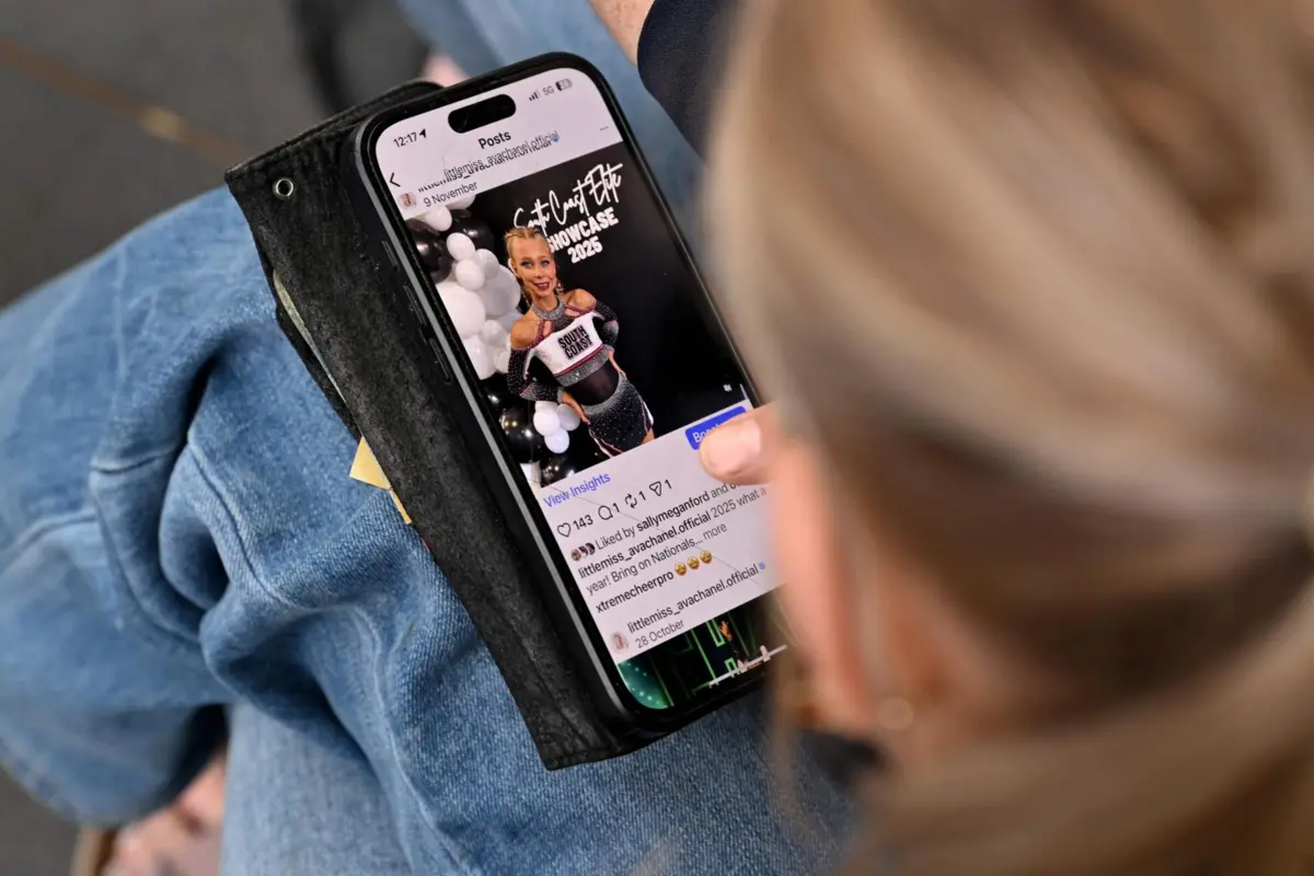 Proibição de menores nas redes sociais gera contestação e adaptações no uso das plataformas na Austrália