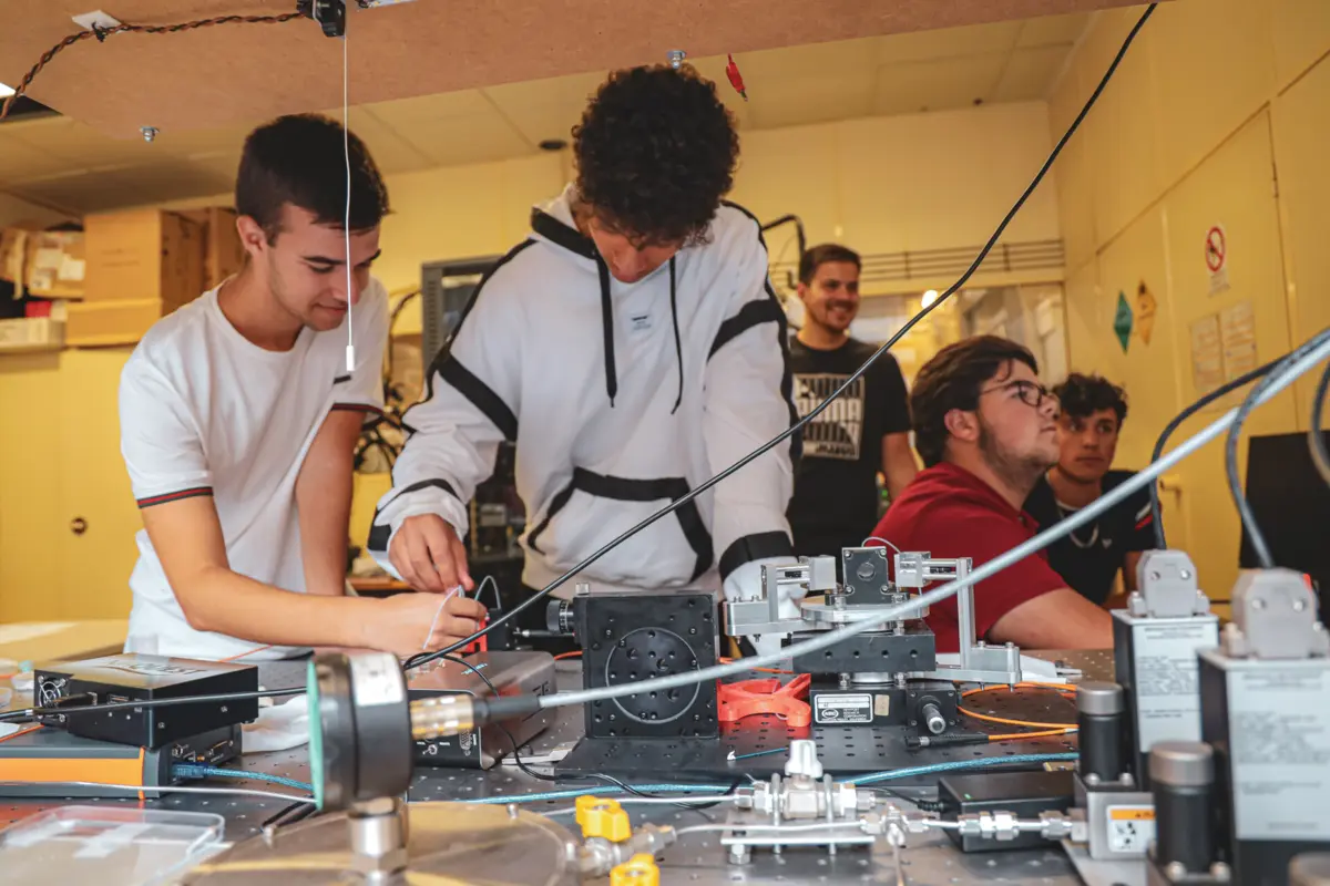 Atividades incidem nas áreas da Física, Astronomia e Engenharia Física