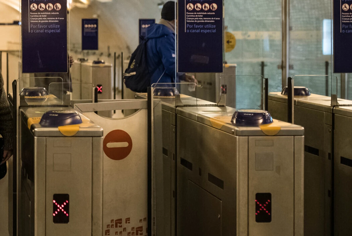 Falhas nas aplicações Andante e Navegante estão a desesperar passageiros em Porto e Lisboa