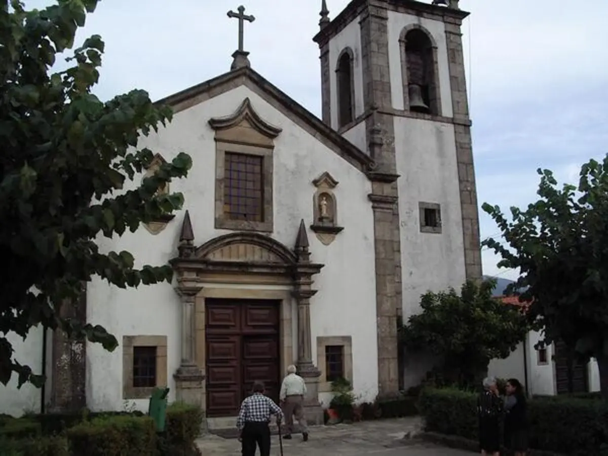 Roubaram um carro com as chaves na ignição à porta da Igreja de Pessegueiro, em Sever do Vouga