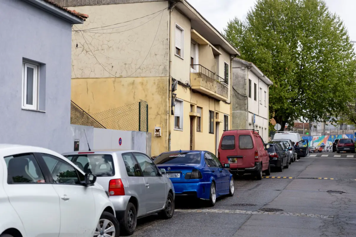 Família pretende arrendar uma casa longe do local do conflito