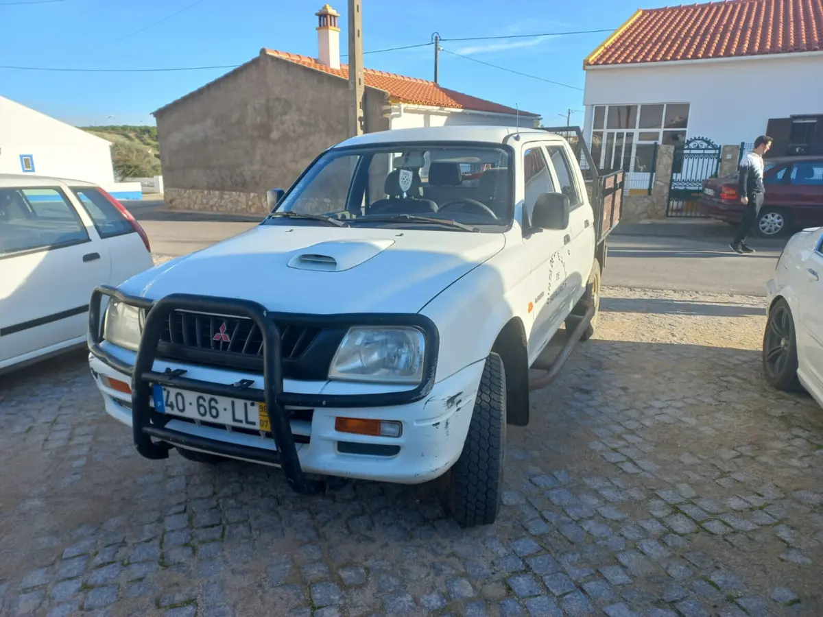 Carrinha furtada no passado domingo