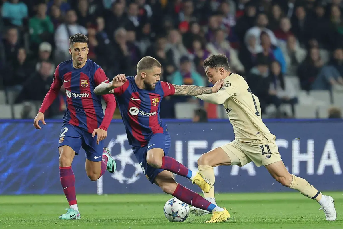 Inigo Martínez num dos confrontos frente ao F. C. Porto, a contar para Liga dos Campeões