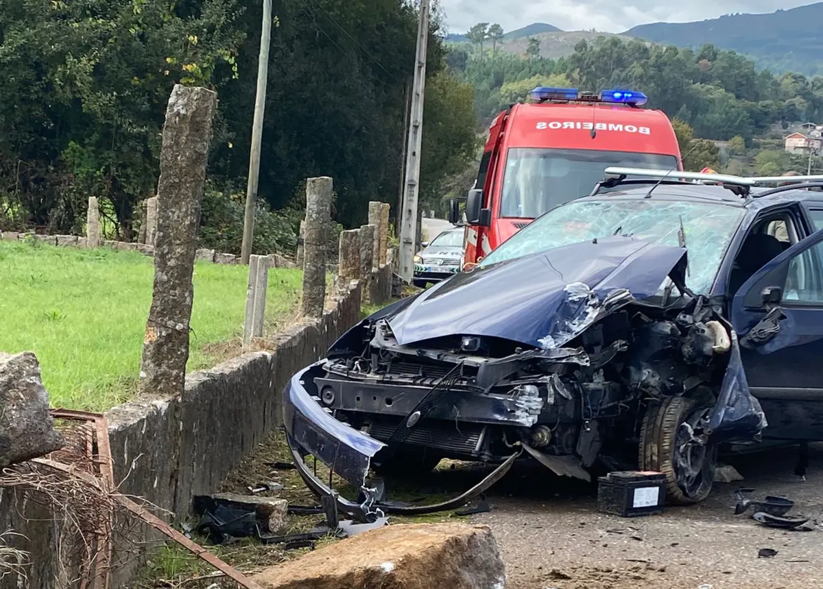 Imagem de contexto do artigo Mulher despista-se e carro bate contra muro em Valença