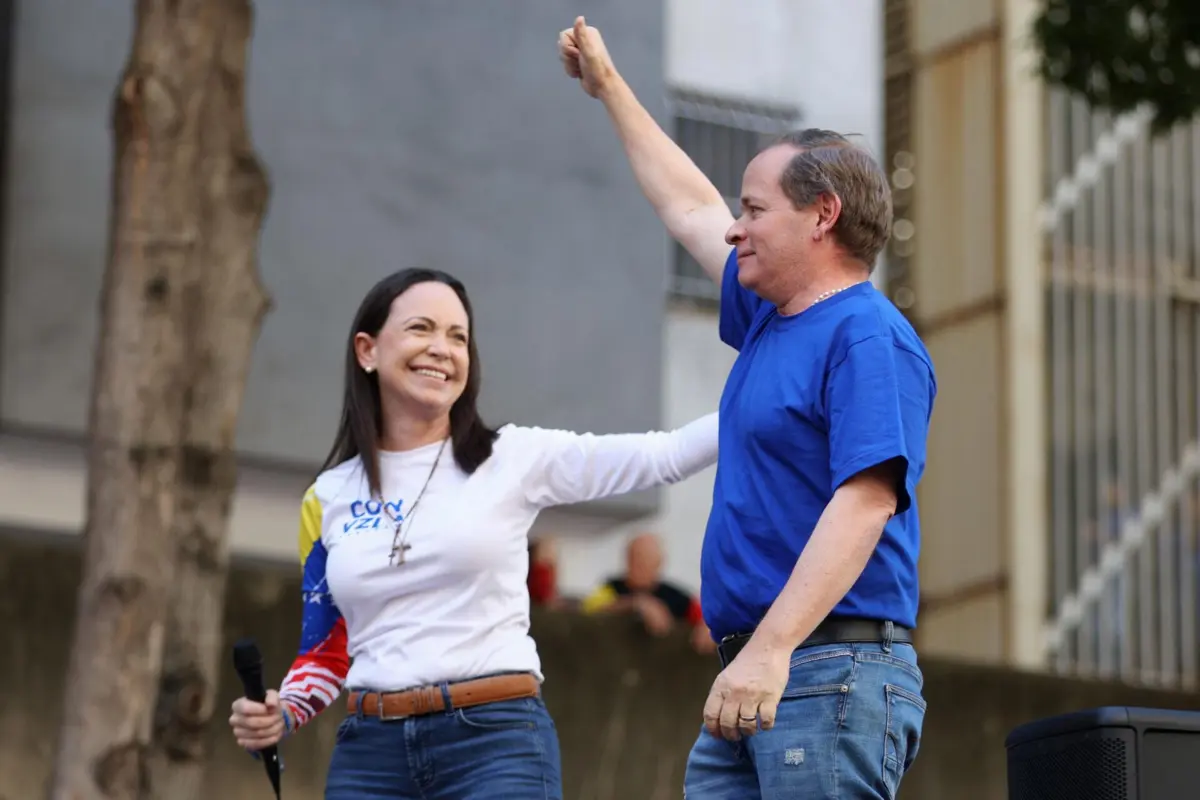 María Corina Machado e Juan Pablo Guanipa em protesto contra posse de Nicolás Maduro para um terceiro mandato, em janeiro de 2025