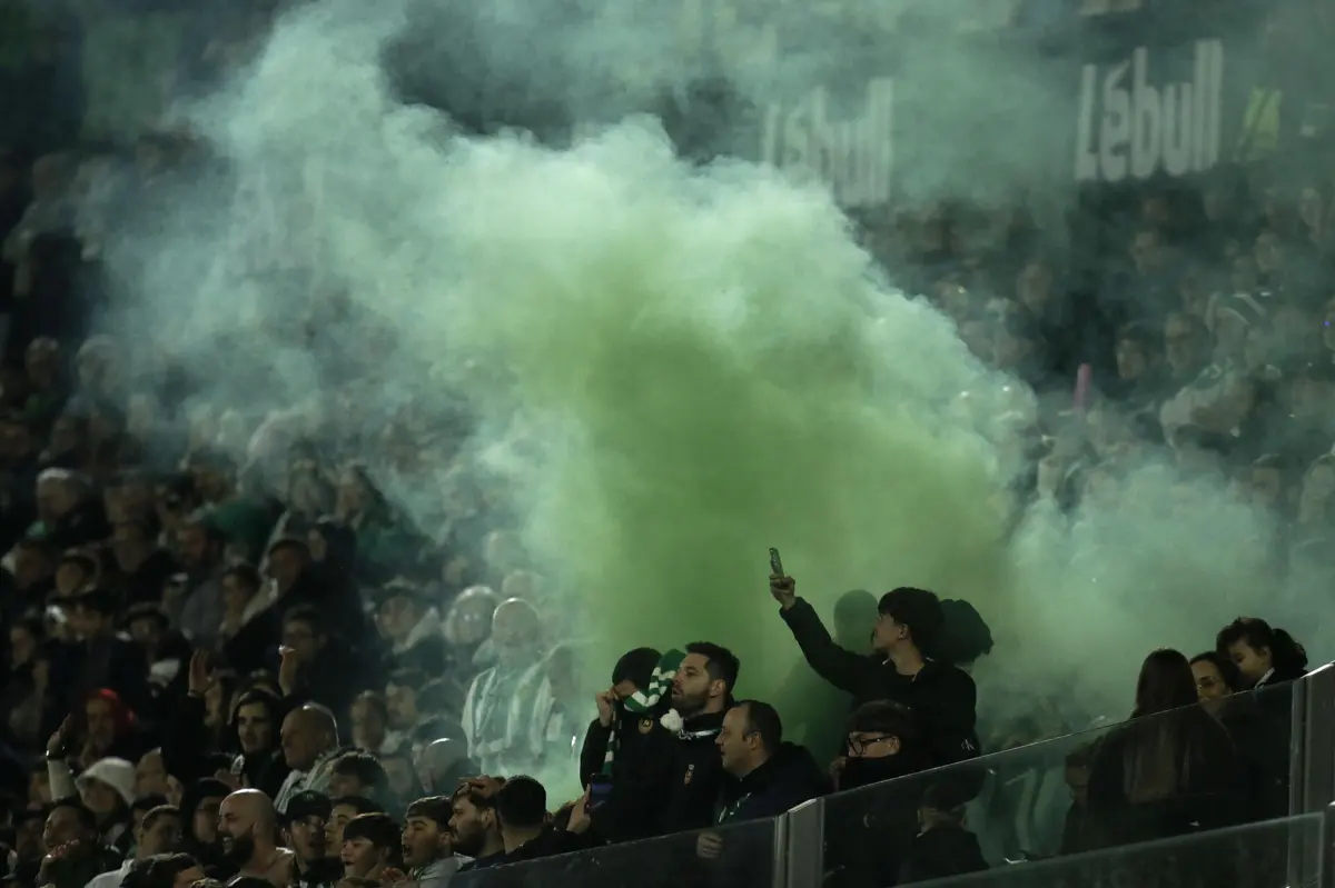 Uso de pirotecnia por parte dos adeptos na origem da maior parte das multas dos clubes